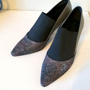 Logo womens heel EUC